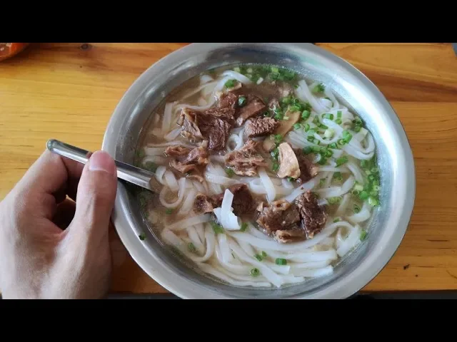 【】广西玉林的牛腩粉,8块钱1碗!